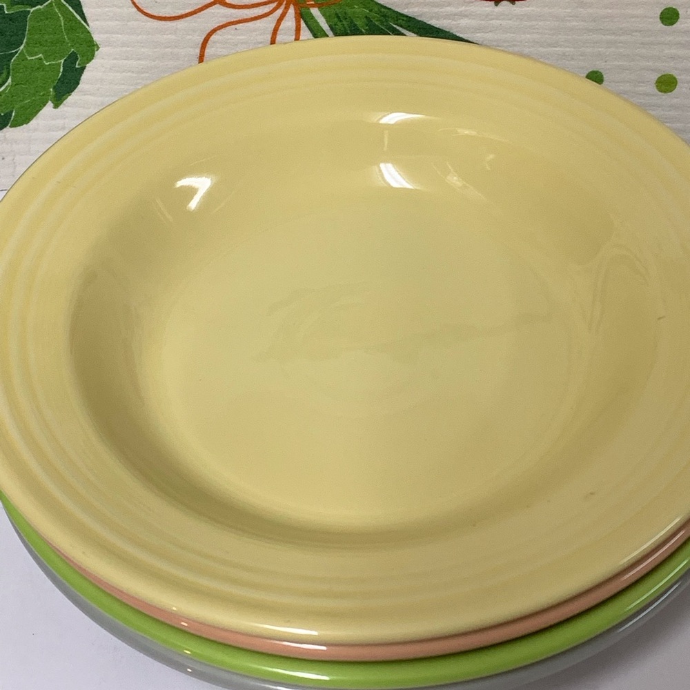 Fiestaware Rimmed Soup Bowl Fiesta Pale Yellow 9 inch Pasta Bowl New  1st